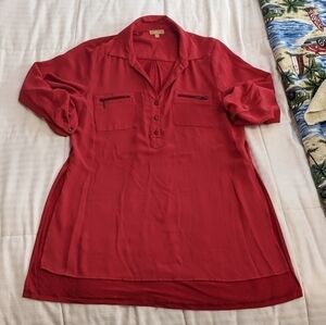 𝅺takara lightweight red shirt with lots of fun details size Medium